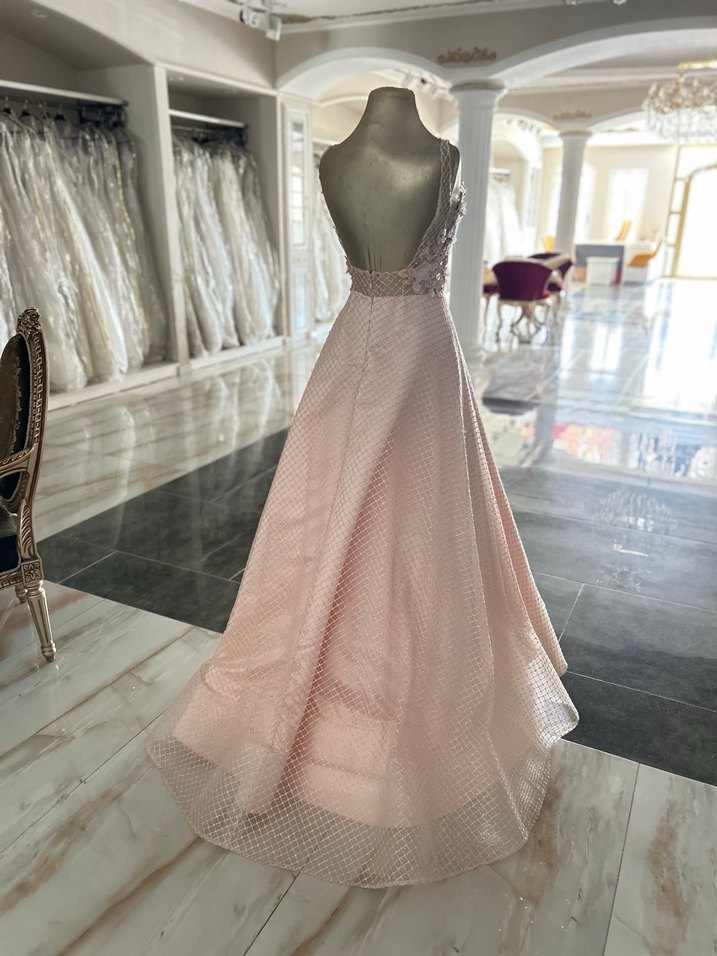 Yavruağzı nişan kıyafeti - Görsel 5