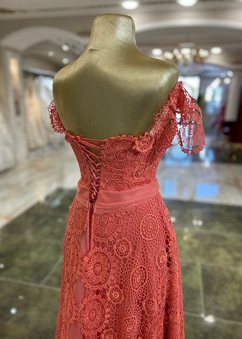 Kırmızı Nakışlı Uzun Dantel Straplez Abiye - Görsel 5