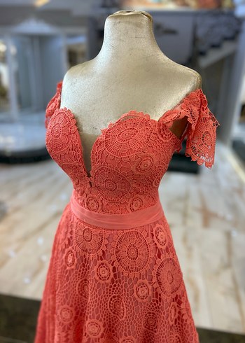 Kırmızı Nakışlı Uzun Dantel Straplez Abiye - Görsel 3