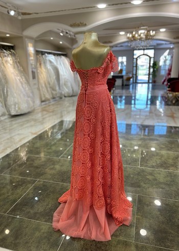 Kırmızı Nakışlı Uzun Dantel Straplez Abiye - Görsel 4