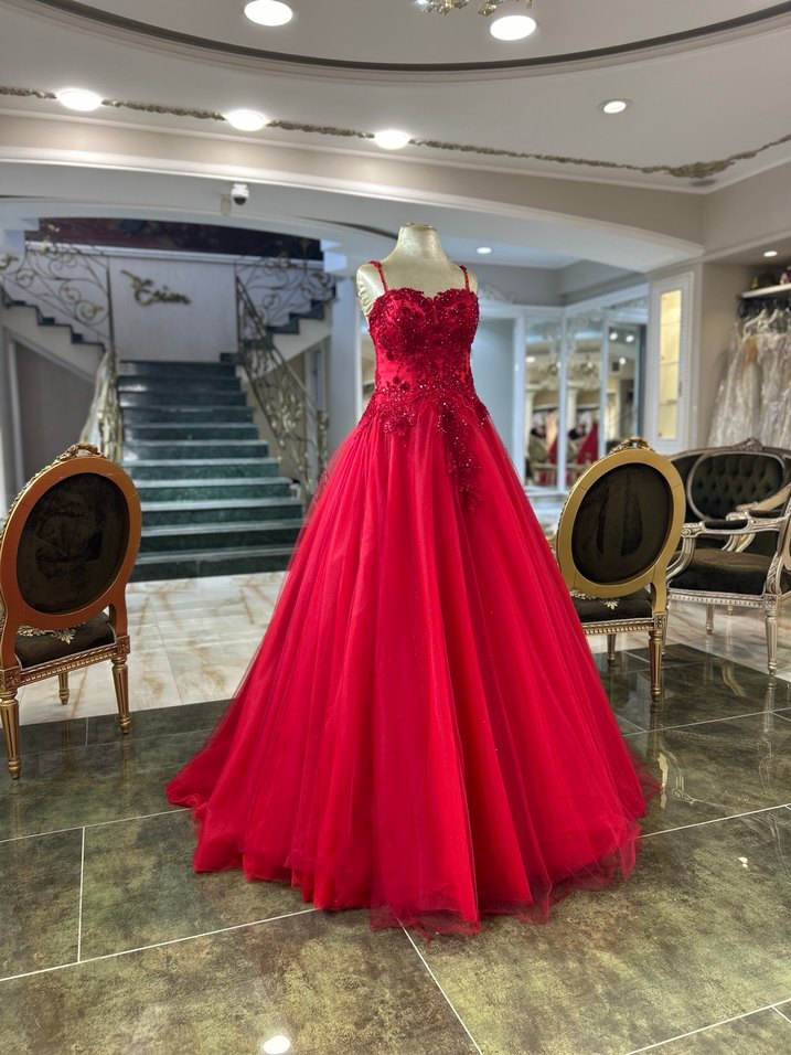 Kırmızı Nakışlı Uzun Abiye Elbise - Görsel 2