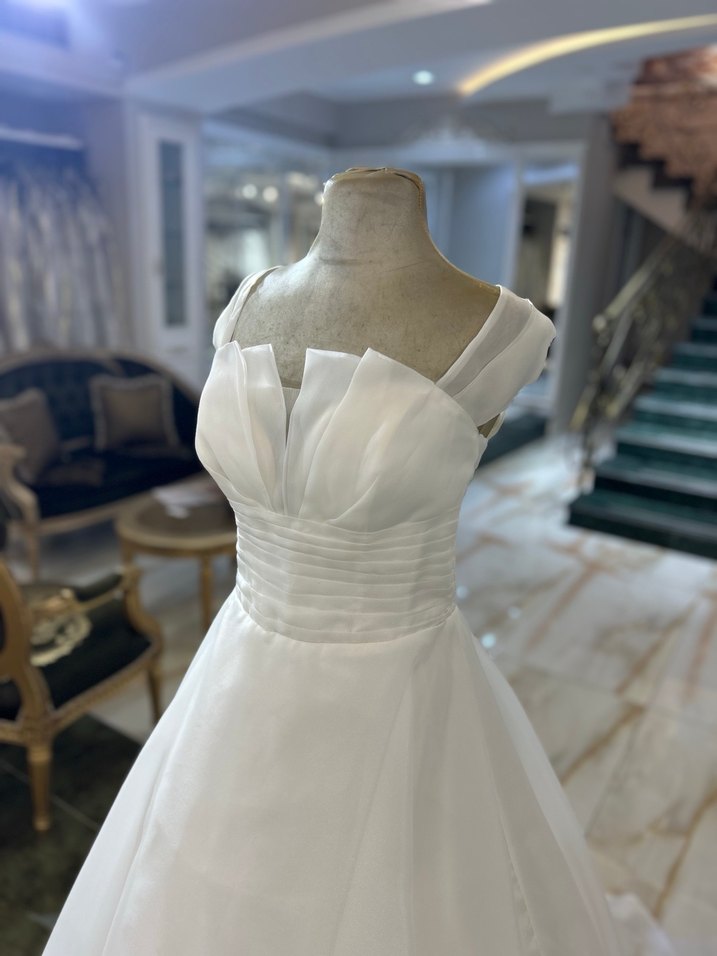 Sade A Kesim Beyaz Gelinlik - Görsel 3