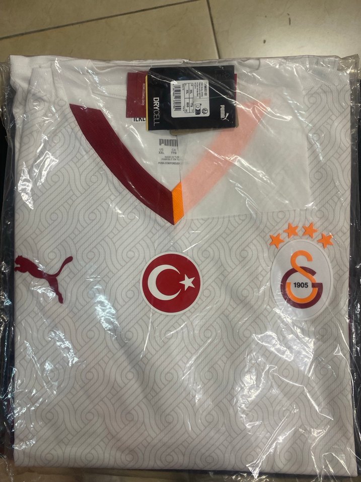 Galatasaray Beyaz V Yaka Kısa Kollu Forma L ve XL - Görsel 4