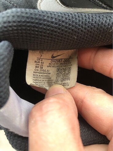 40 Beden siyah Renk Nike orijinal