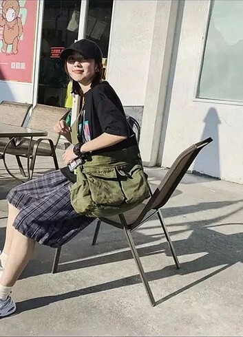 Urban Outfitters Harajuku stil unisex postacı çantası 