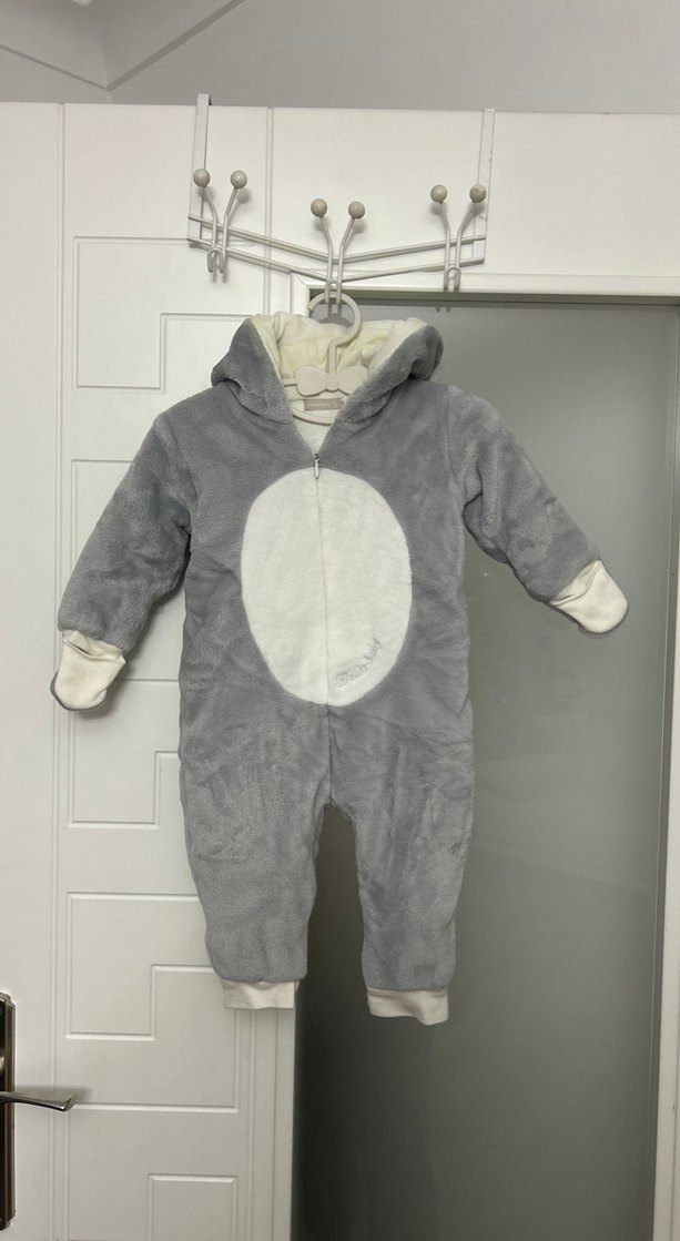 Gri Kürklü Erkek Bebek Tulumu Peluş Bebek Tulumu Kapüşonlu - Görsel 2