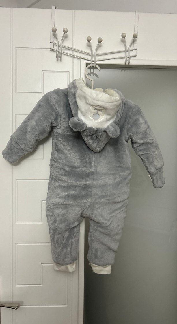 Gri Kürklü Erkek Bebek Tulumu Peluş Bebek Tulumu Kapüşonlu - Görsel 4