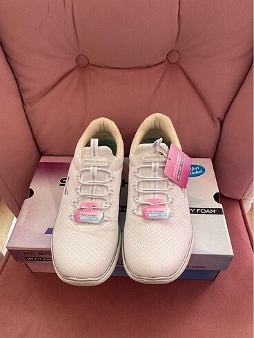 38 Beden beyaz Renk Skechers Summits With Air Cooled Memory Foam Düz Taban Spor Ayak