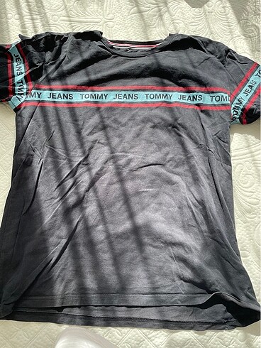 TOMMY JEANS T-SHİRT