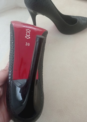 Zara Siyah Yılan Desenli Bağcıklı Stiletto