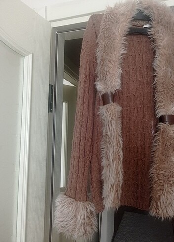 s Beden kahverengi Renk Pelus kurk yaka ve kol detaylı hırka