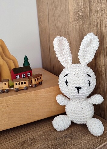 Amigurumi minik beyaz tavşan 