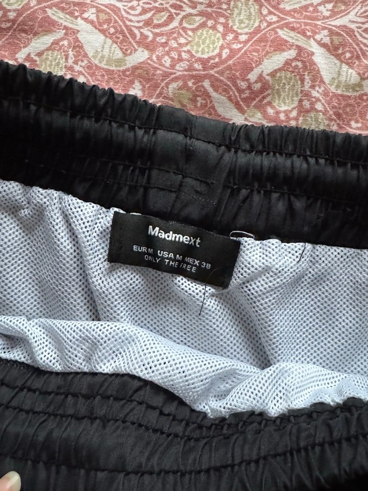 Düğmeli Siyah Desenli Erkek Mini Şort - Görsel 3