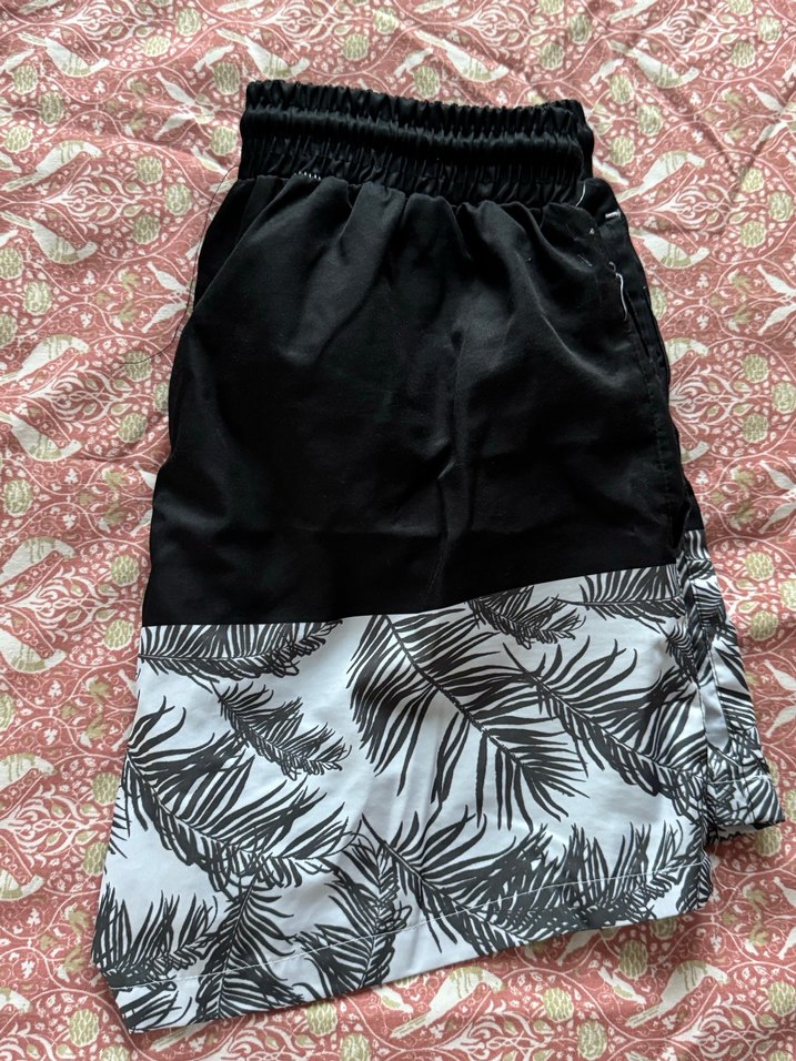 Düğmeli Siyah Desenli Erkek Mini Şort - Görsel 2