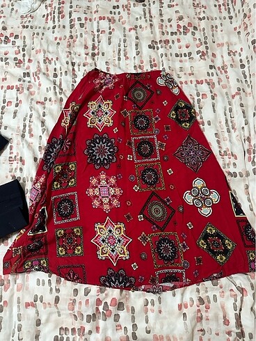 Kırmızı etek