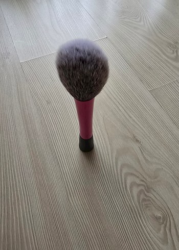 Real Techniques Pembe Parlak Makyaj Fırçası