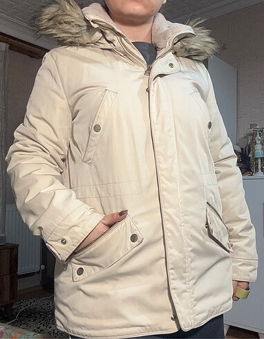 Zara Mont