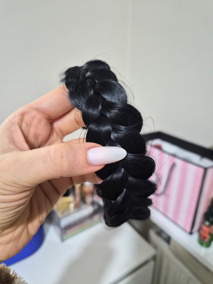 siyah sac orgu tac - Görsel 3