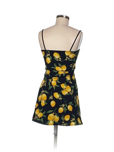 34 Beden H&M Kısa Elbise %70 İndirimli.