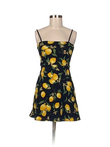 H&M Kısa Elbise %70 İndirimli.