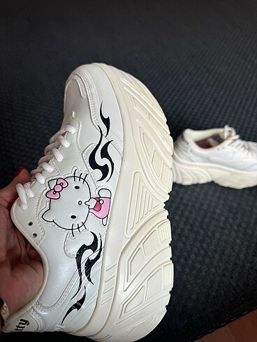 38 Beden Bershka Hello Kitty Ayakkabı