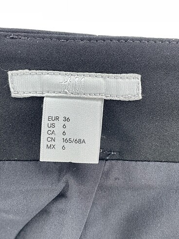 36 Beden siyah Renk H&M Mini Etek %70 İndirimli.
