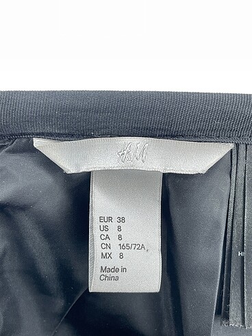 38 Beden siyah Renk H&M Mini Etek %70 İndirimli.