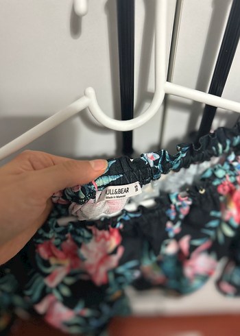 Pull and Bear Çiçek Desenli Straplez Mini Bluz