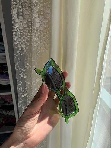 Güneş gözlüğü yeşil ve kırmızı - Görsel 8