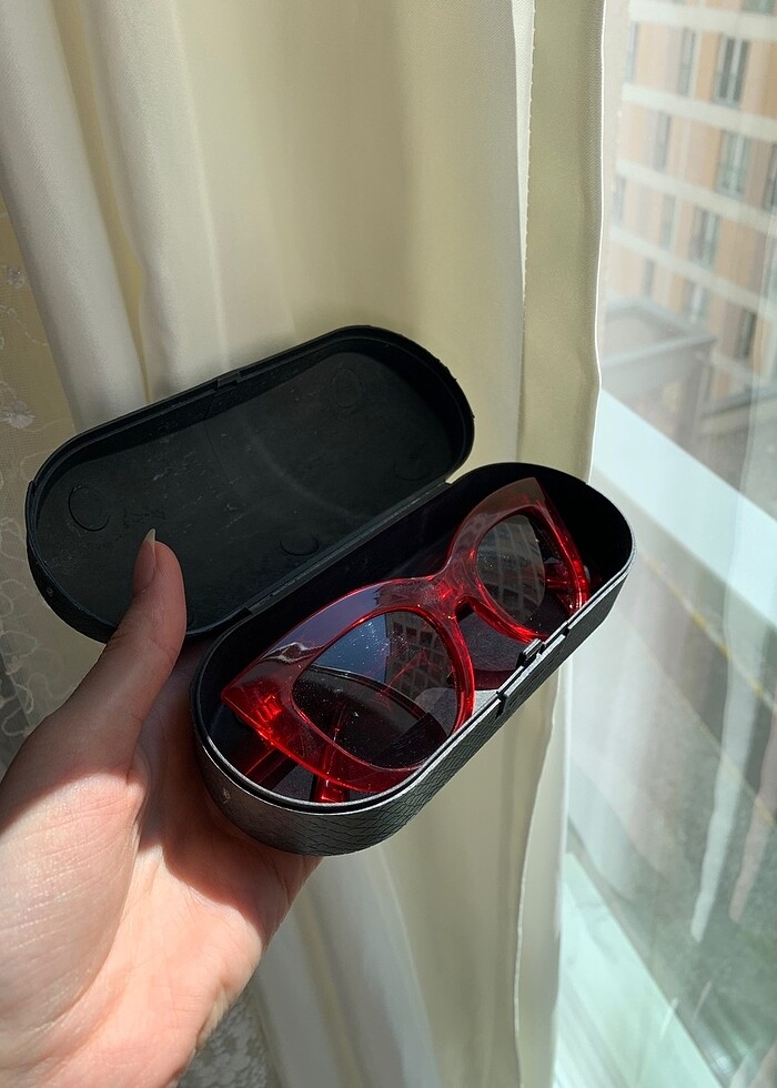 Güneş gözlüğü yeşil ve kırmızı - Görsel 3