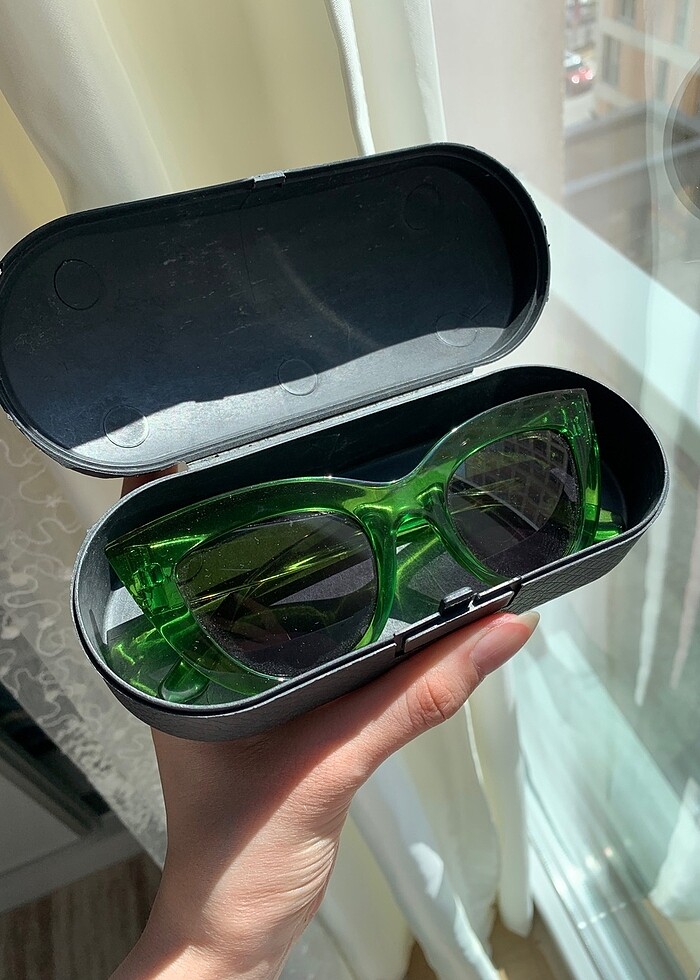 Güneş gözlüğü yeşil ve kırmızı - Görsel 4