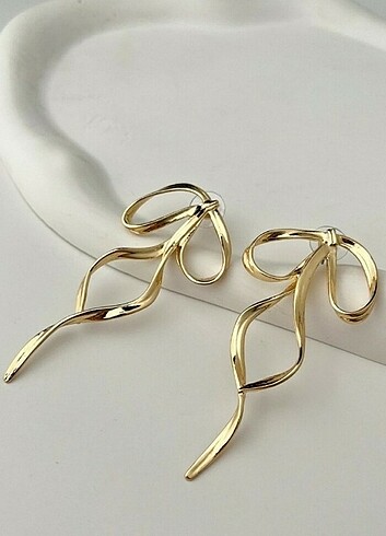 Gold fiyonk küpe