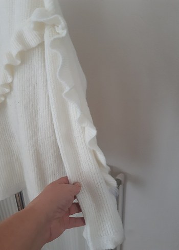 Beyaz Fırfırlı Kadın Triko Kazak - Görsel 3