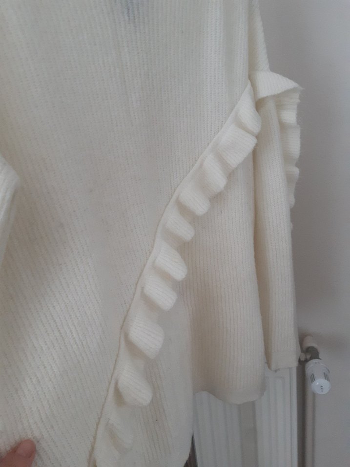 Beyaz Fırfırlı Kadın Triko Kazak - Görsel 4