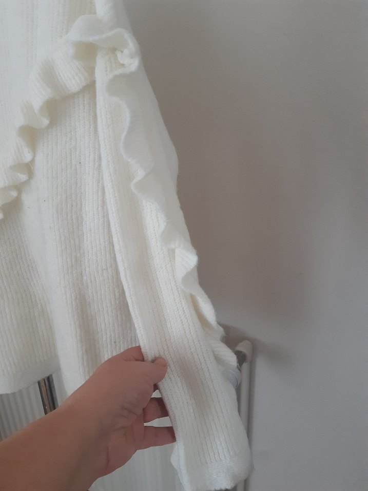 Beyaz Fırfırlı Kadın Triko Kazak - Görsel 3