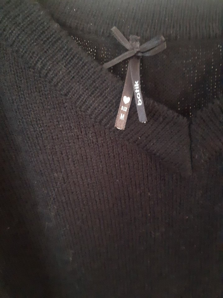 Düğmeli Siyah V Yaka Kadın Kazak - Görsel 2