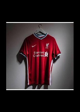 Liverpool 2020/2021 sezonu iç saha forma kırmızı