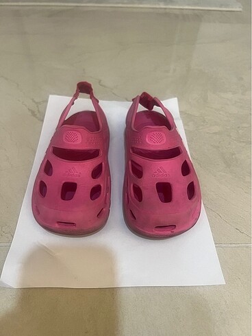28 Beden pembe Renk Adidas kız çocuk sandalet