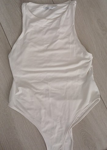 Beyaz Yüksek Yakalı Kolsuz Bodysuit