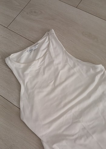 m Beden Beyaz Yüksek Yakalı Kolsuz Bodysuit