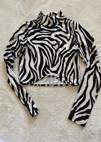 Zebra Desenli Uzun Kollu Boğazlı Mini Bluz