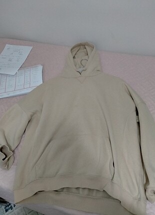  krem renk yumoş bir Sweatshirt