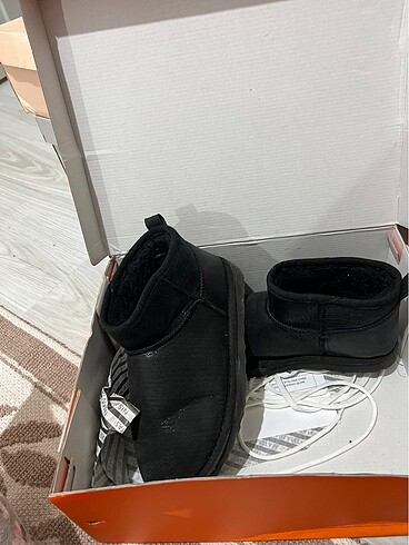 38 Beden Ugg bot