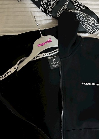 Skechers Skechers Siyah Kapüşonlu Fermuarlı Kadın Ceket