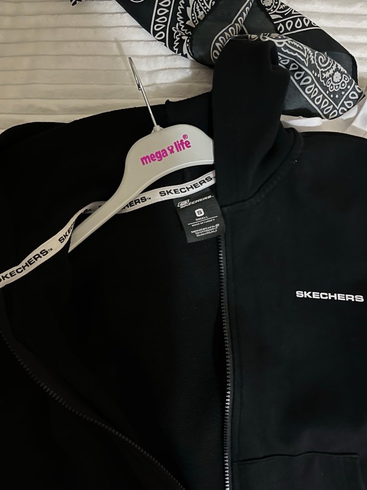 Skechers Siyah Kapüşonlu Fermuarlı Kadın Ceket - Görsel 5