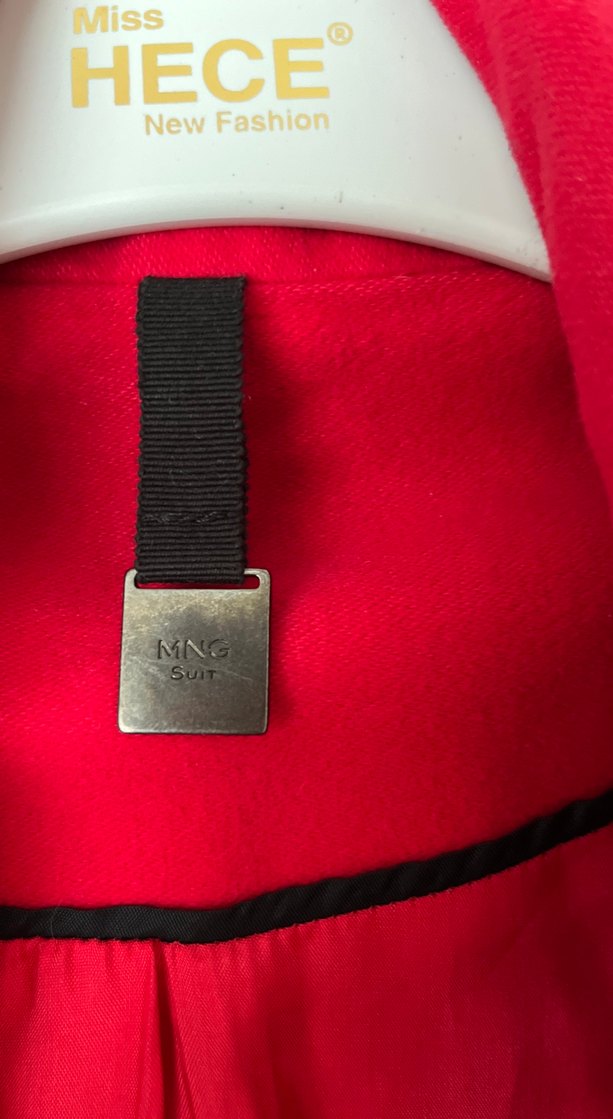 Kırmızı Kaban - Görsel 2