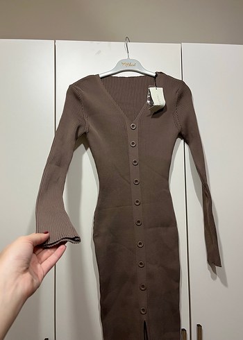 Düğmeli V Yaka Uzun vizon Elbise - Görsel 4