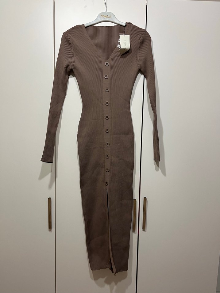 Düğmeli V Yaka Uzun vizon Elbise - Görsel 2