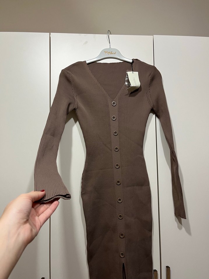 Düğmeli V Yaka Uzun vizon Elbise - Görsel 4