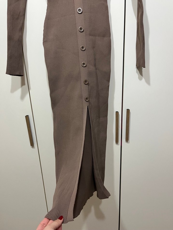 Düğmeli V Yaka Uzun vizon Elbise - Görsel 3